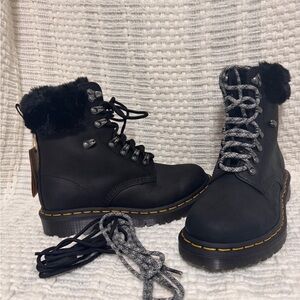 DR MARTENS Women 1460 SERENA COLLAR STREETER BOOT